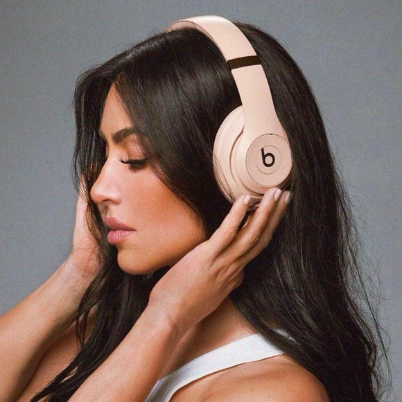 Beats Kim Kardashian studio pro head phones moon - Picture 7 of 7